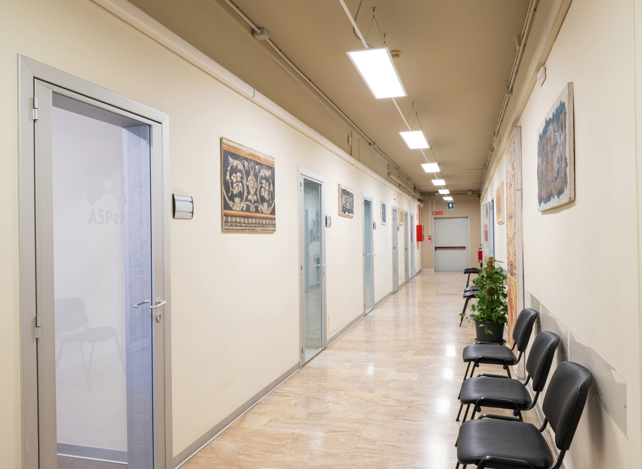 Foto del corridoio degli uffici di ASPeF